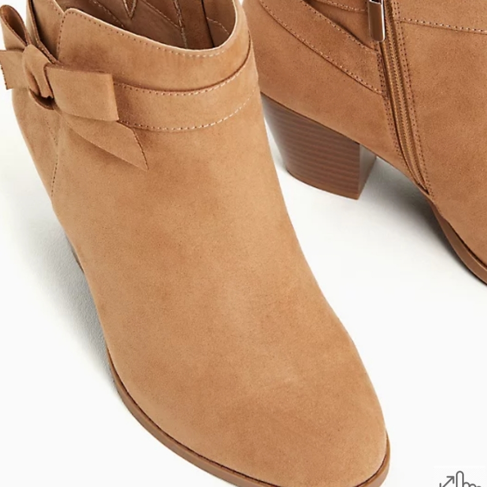 👣🤣TORRID Beige Faux Suede Side Bow☀️ Booties☀️ - Picture 4 of 7